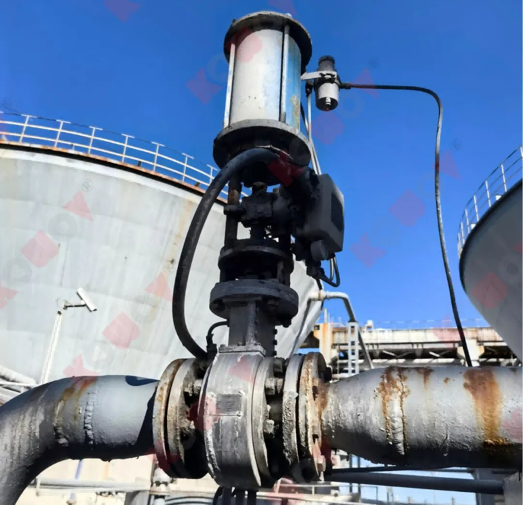 Ceramic valve used in a soda ash ammonia-evaporation application