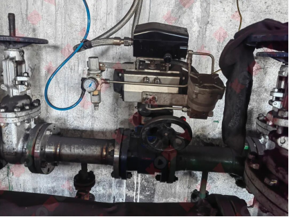 Actuator connection and process pipework
