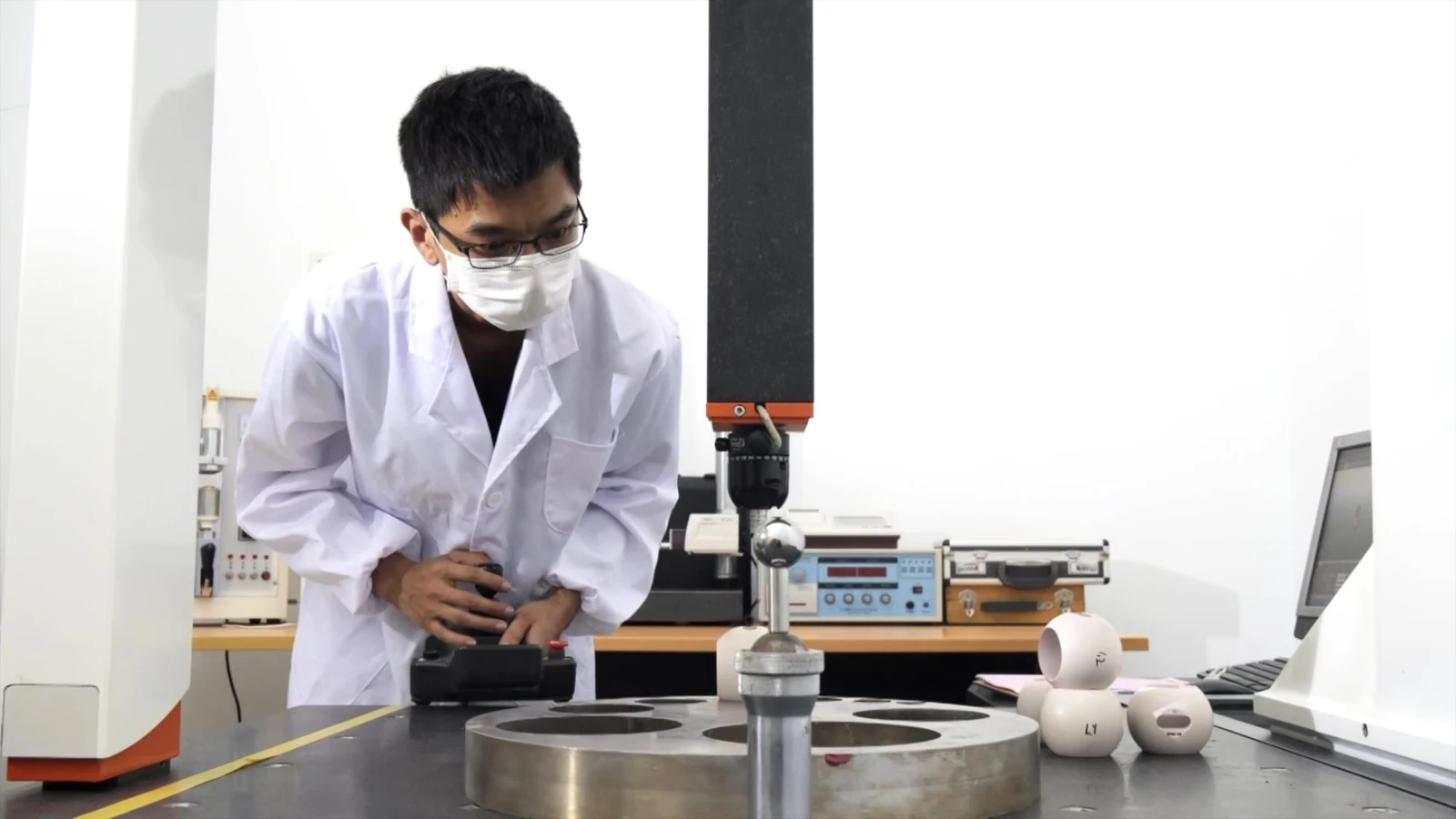 Technician measuring ceramic components in the KOWOV metrology room